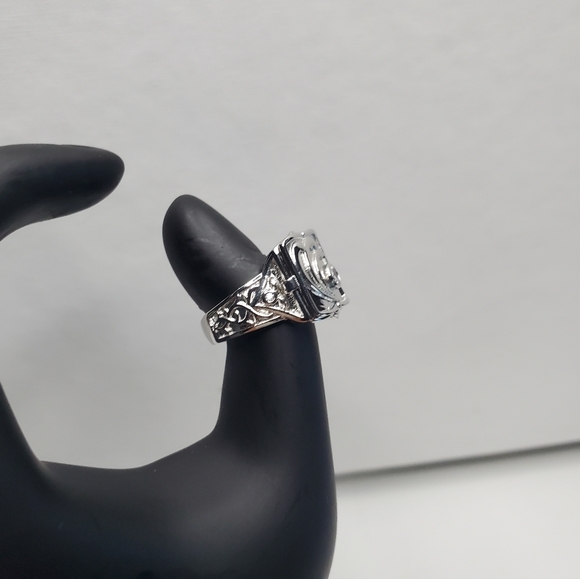 Mens Silver Open Locklet Secret Compartment Ring - Picture 7 of 16